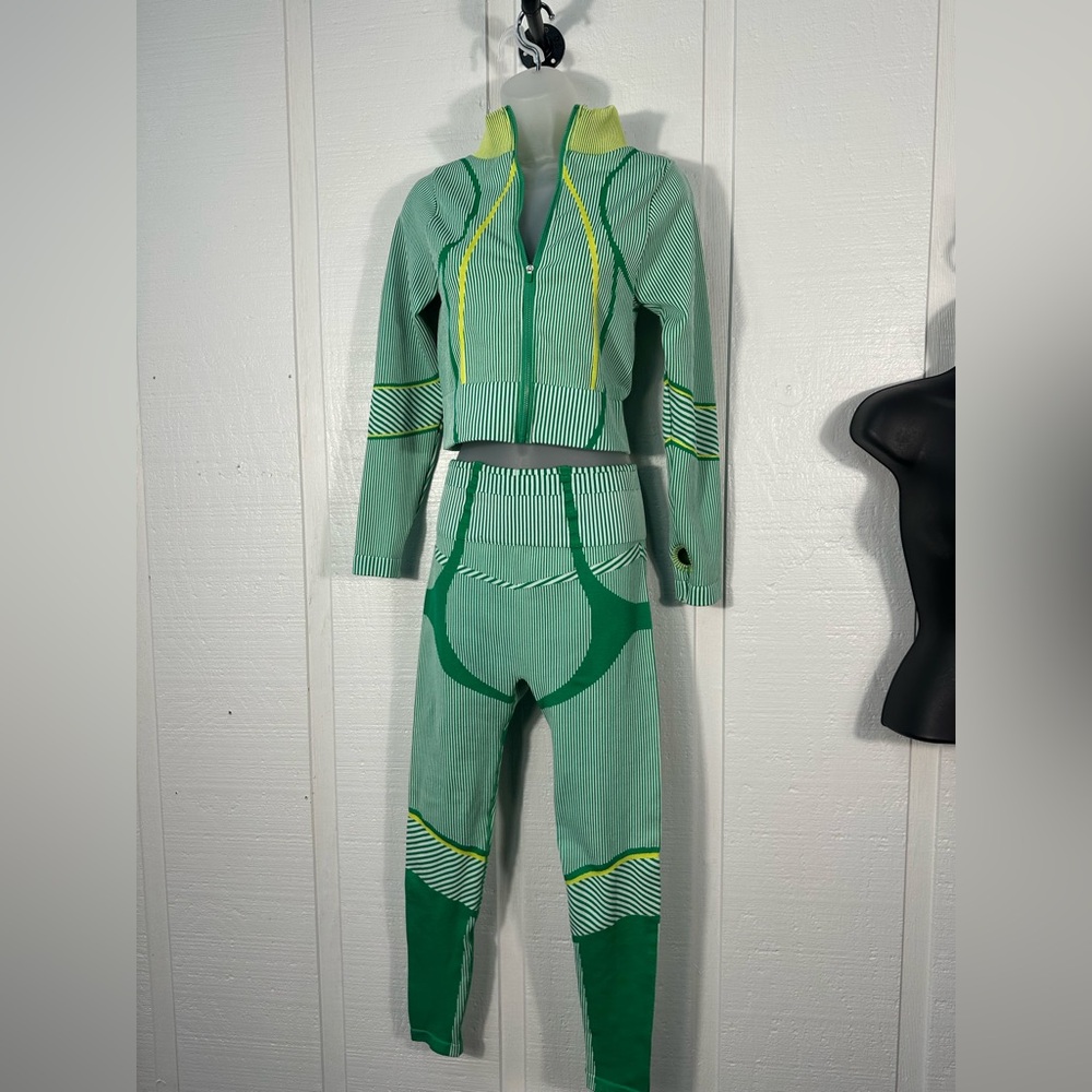 Love Poem Womens Green Striped Ribbed Outfit Size Small EUC